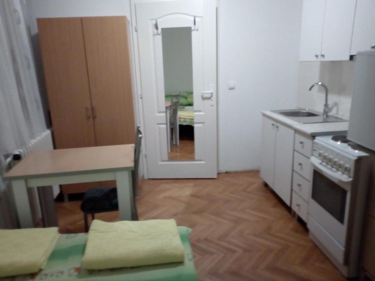 Hostel Corner 021 노비사드 외부 사진